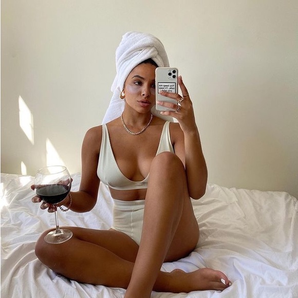 SKIMS Other - SKIMS Bone Ribbed Plunging Bra